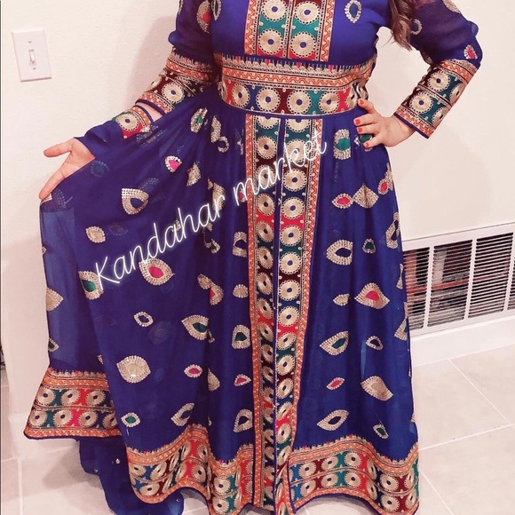 Dress - Picture 8 of 8